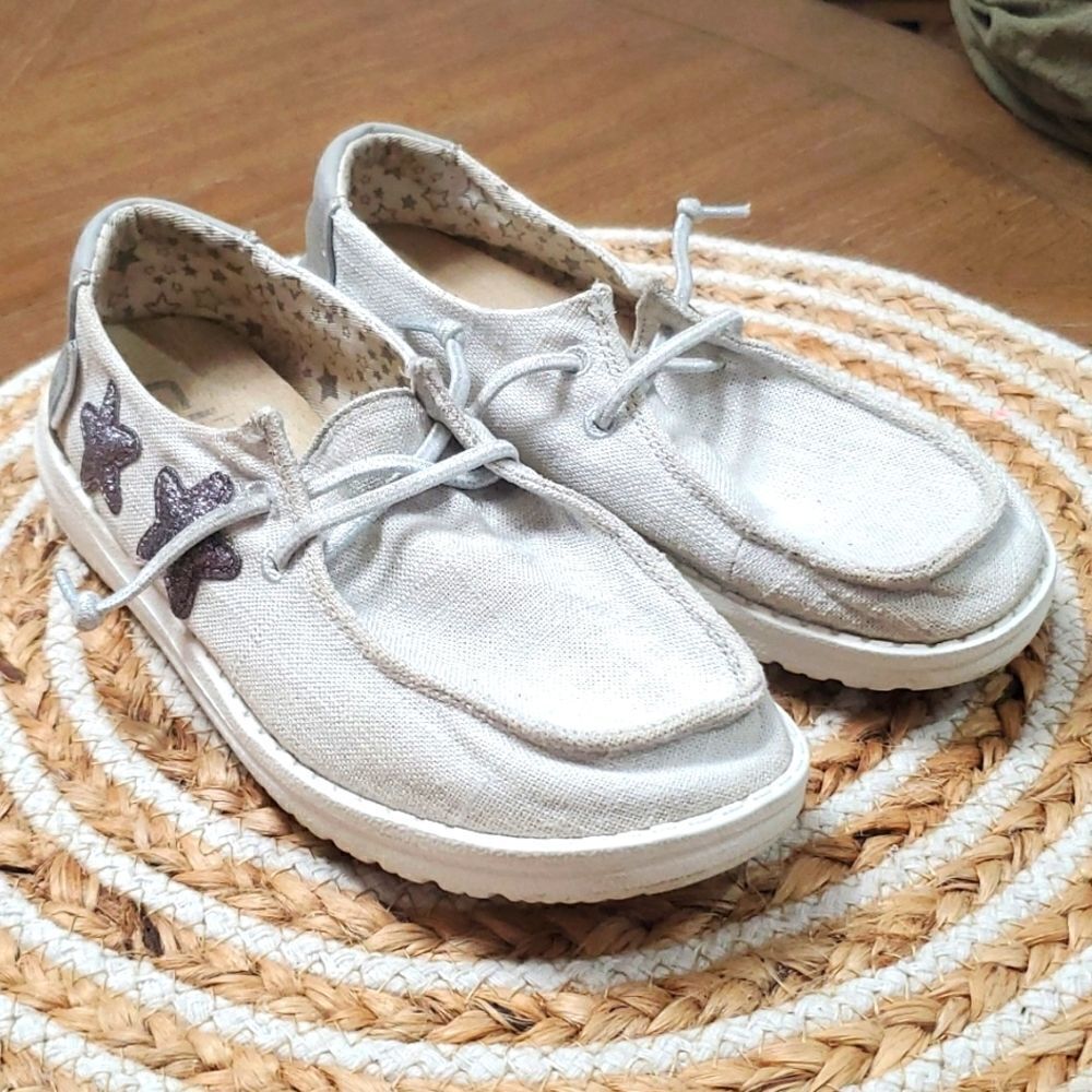 Hey Dude Wendy,  Silver Star Youth slip ones, Size 3Y